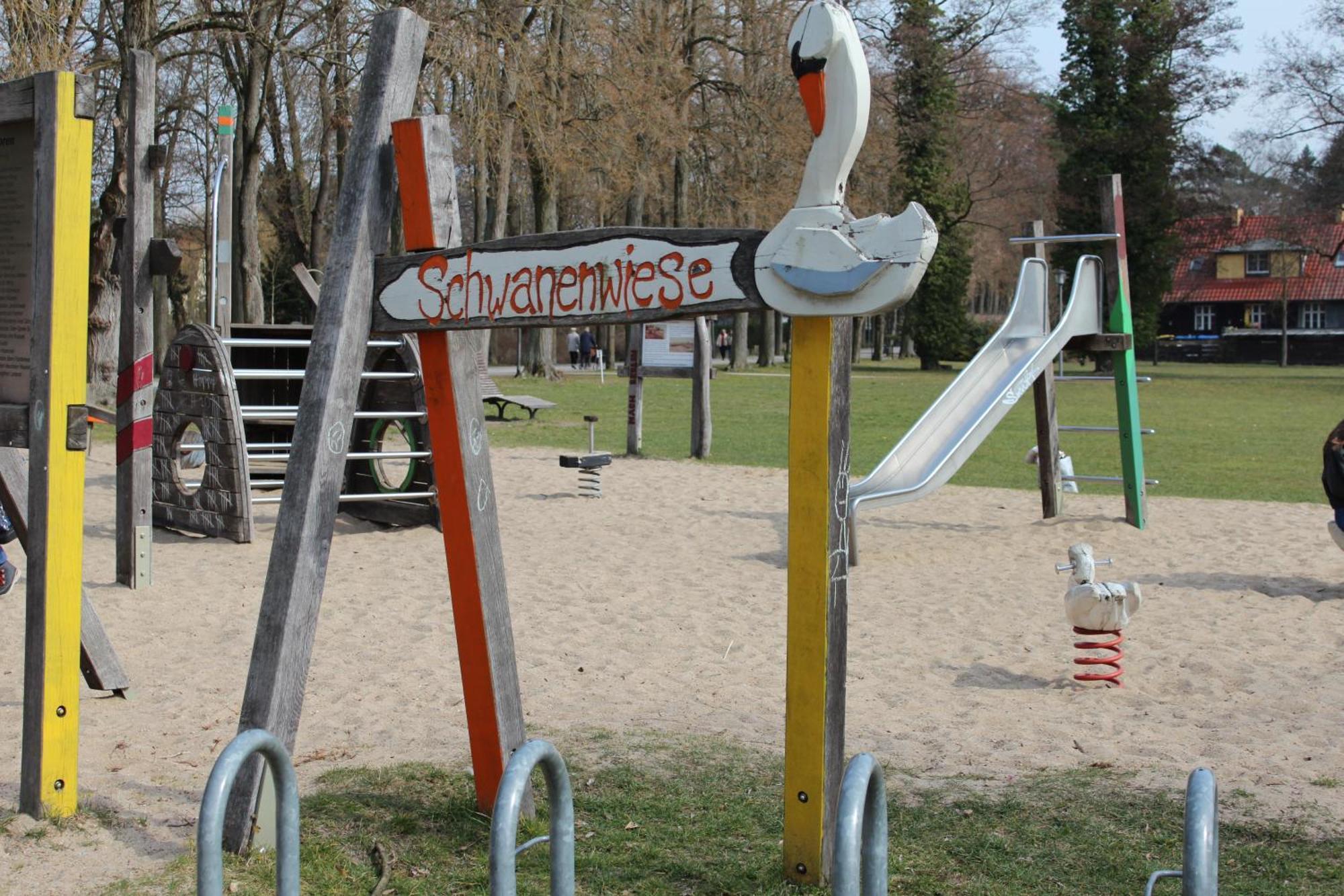 Wohlfuehlboot Hausboot - Festlieger Im Hafen Bad Saarow - Wc An Bord, Dusche An Land Hotell Exteriör bild