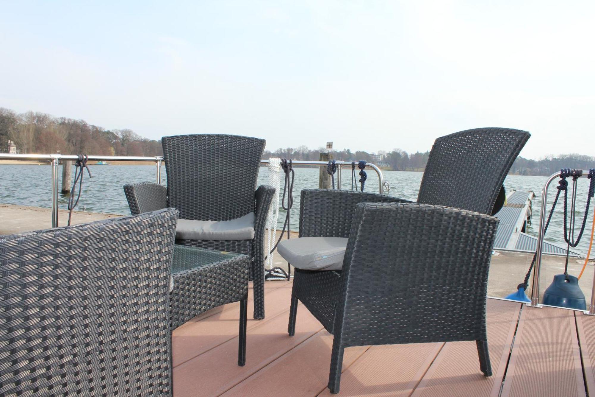 Wohlfuehlboot Hausboot - Festlieger Im Hafen Bad Saarow - Wc An Bord, Dusche An Land Hotell Exteriör bild