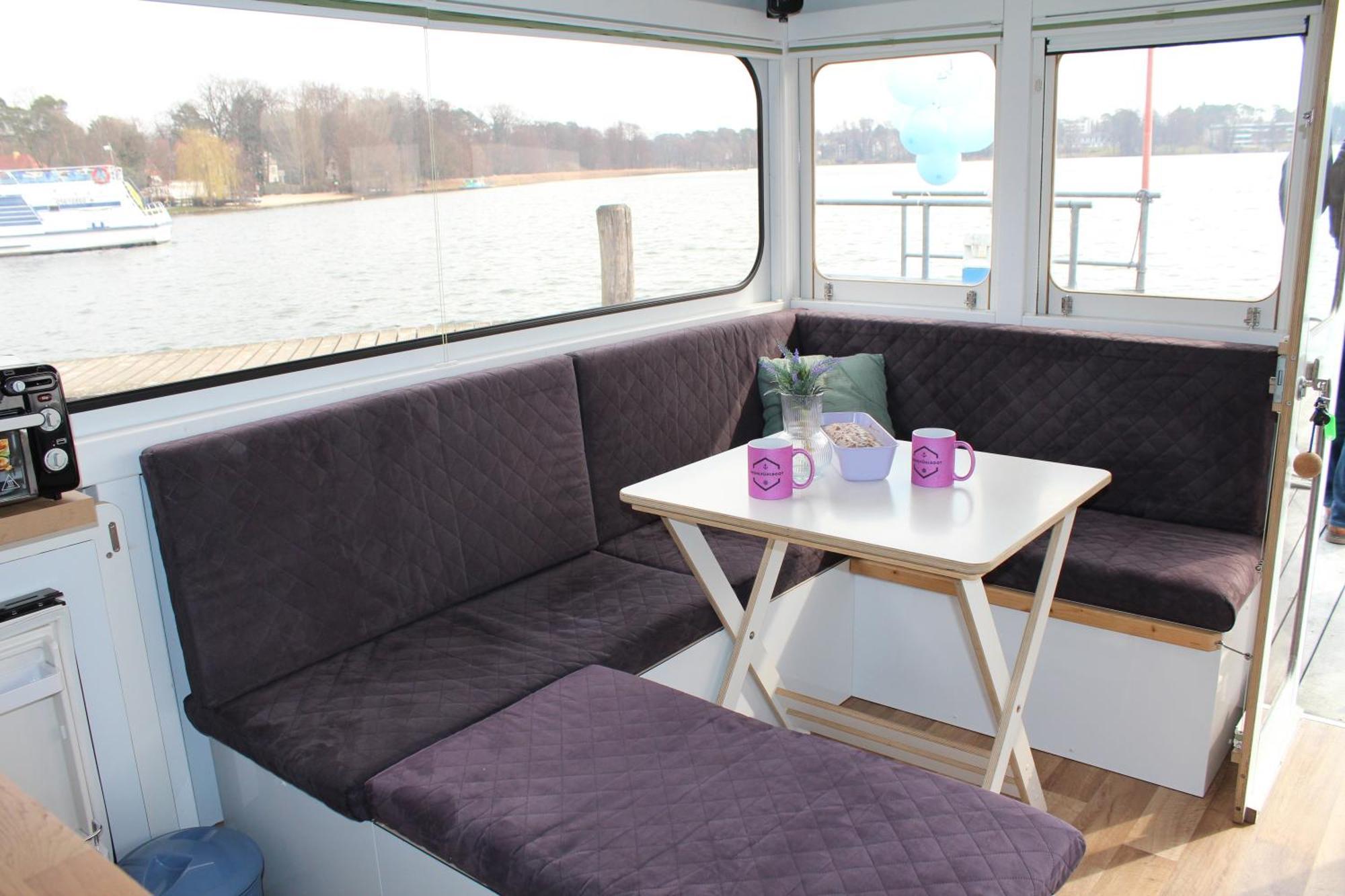 Wohlfuehlboot Hausboot - Festlieger Im Hafen Bad Saarow - Wc An Bord, Dusche An Land Hotell Exteriör bild